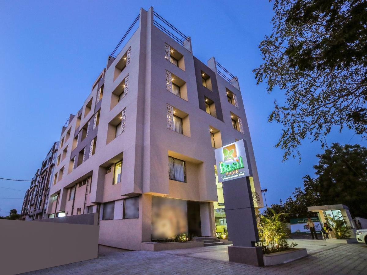 The Basil Park Hotel Bhávnagar Kültér fotó