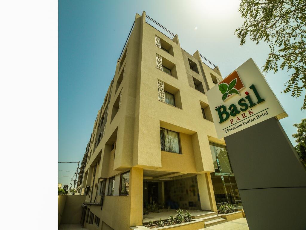 The Basil Park Hotel Bhávnagar Kültér fotó