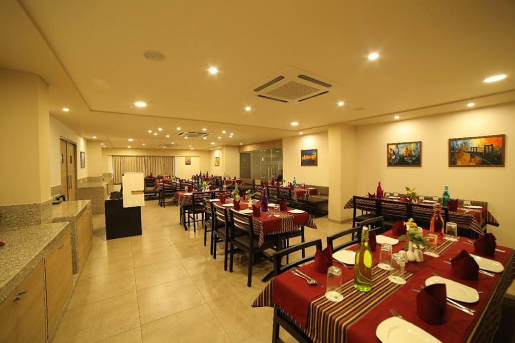 The Basil Park Hotel Bhávnagar Kültér fotó
