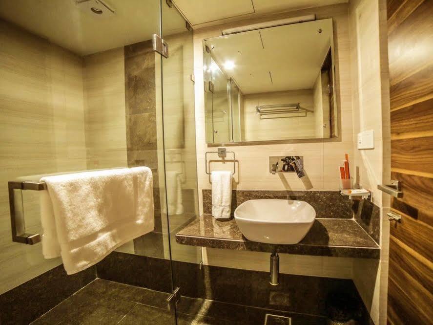 The Basil Park Hotel Bhávnagar Kültér fotó