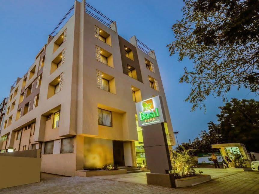 The Basil Park Hotel Bhávnagar Kültér fotó